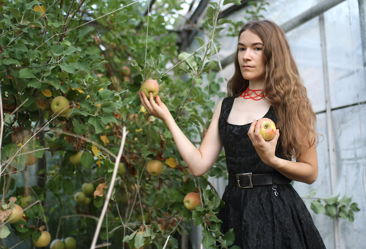 Je libo spáchat prvotní hřích? Stačí okusit jablko ze stromu poznání, nebo rovnou dvě!