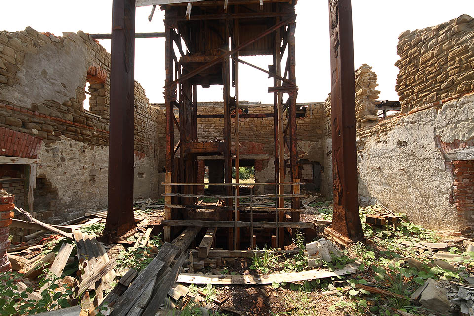 Dnes zejí po sérii havárií a propadů v (post)sovětském období doly prázdnotou.