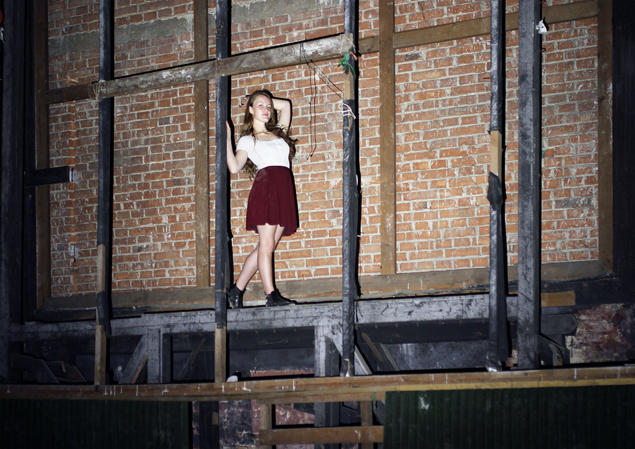 Za soumraku jsme skončili ve sklepě, doslova na místě, kde se kdysi honily obrázky po stříbrném plátně.