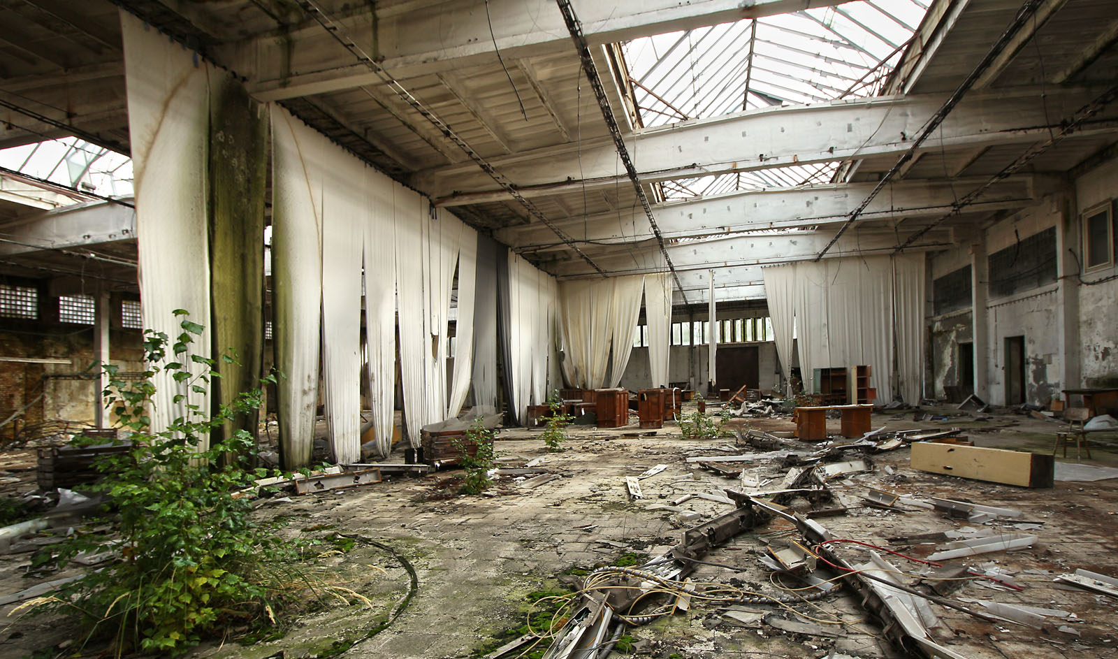 Druhé kolo natáčení se odehrálo ve středu 27. září 2018 ráno. Opuštěné haly bývalé textilky Vitky mě uhranuly natolik, že jsem se musel vrátit i s modelkou.