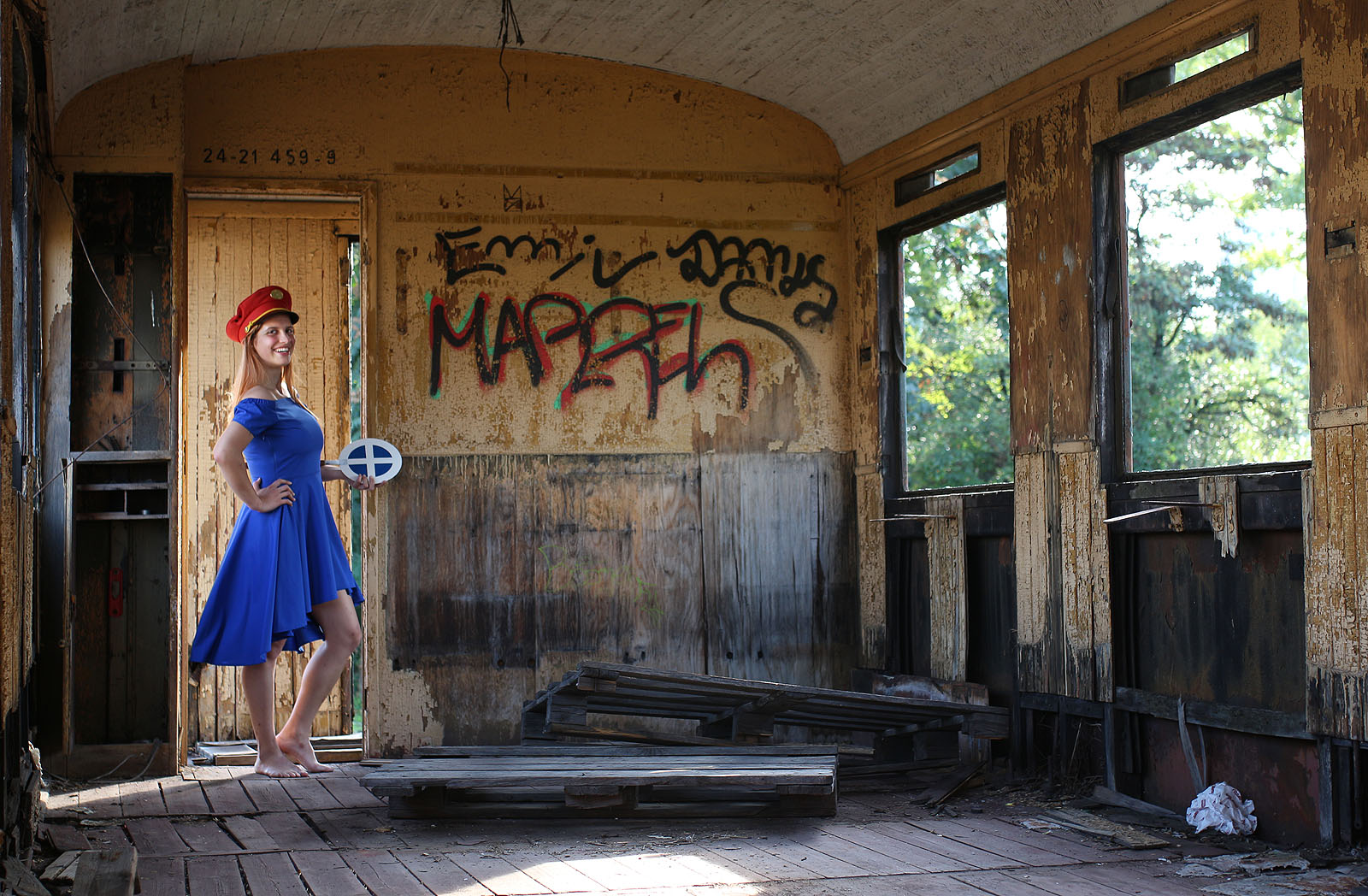 Nemohlo chybět pózování s výpravčovskou plácačkou a čepicí, které si výslovně objednal náš společný kamarád Strejda Vláček.