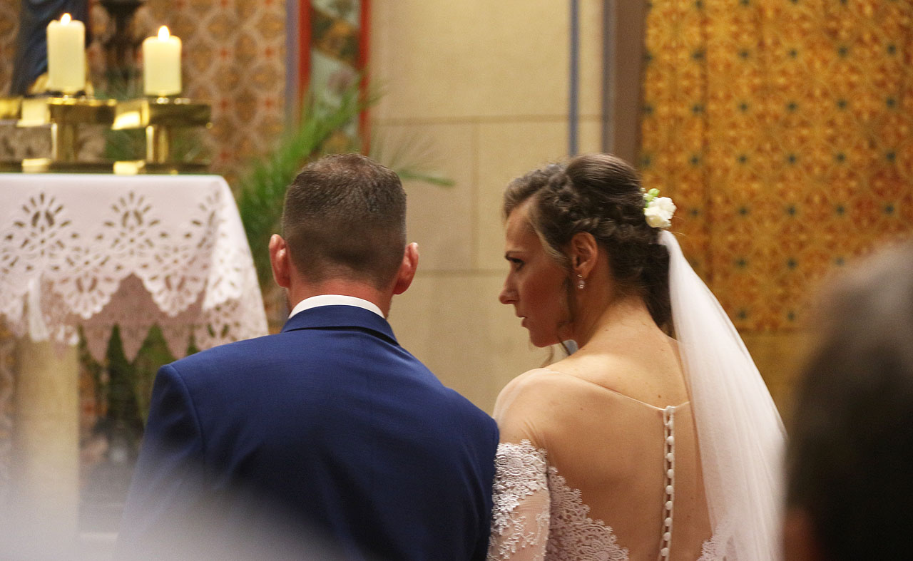 Poslední porada před vyvrcholením svatebního aktu.