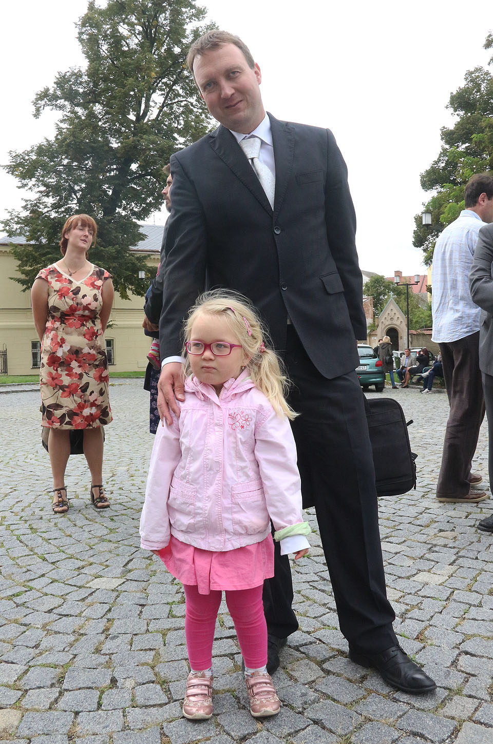 Svatební hosté ze <a href="/Tema/Sdružení přátel Jaroslava Foglara">SPJF</a> od A do Z, bezdětní i dětní.