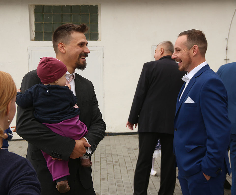 Fousatý taťka Vojta s fousatým strýčkem Rolfem.