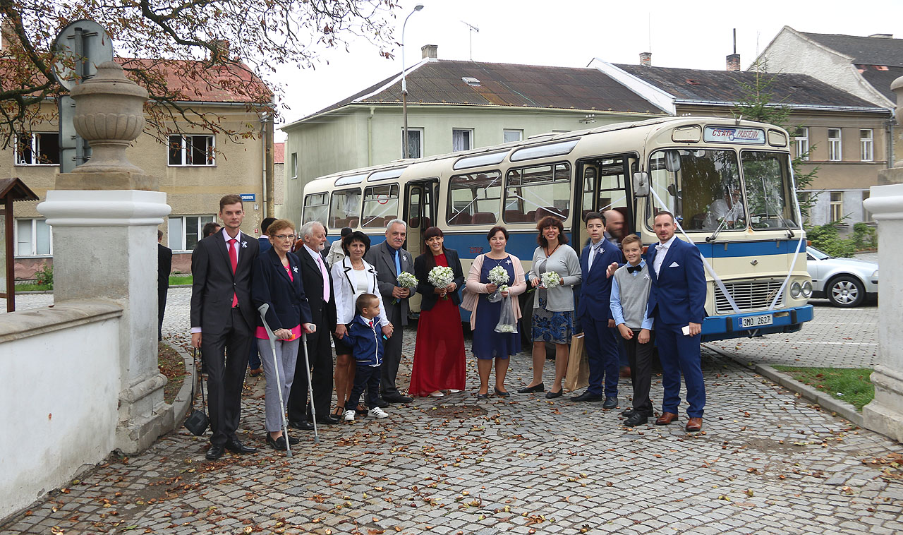 V Tovačově přistupuje největší ze skupin nevěstiných hostí, které sbíráme po cestě střední Moravou.