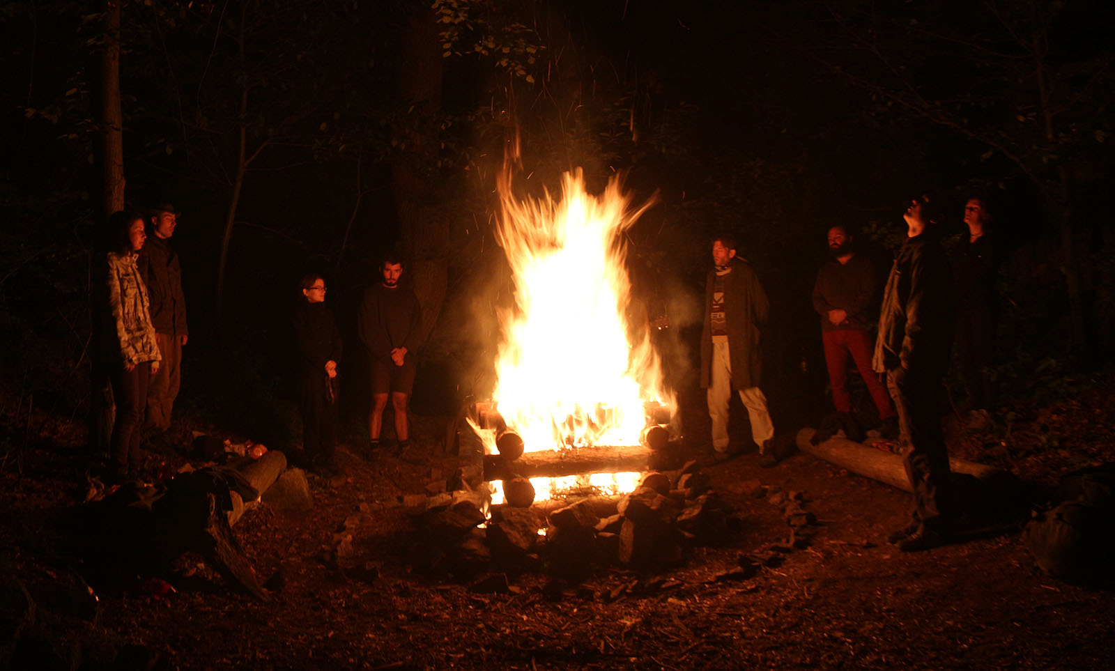 Ale nakonec se všichni přátelsky sešli u sobotního táboráku. Ukázala se dokonce i Jitka!