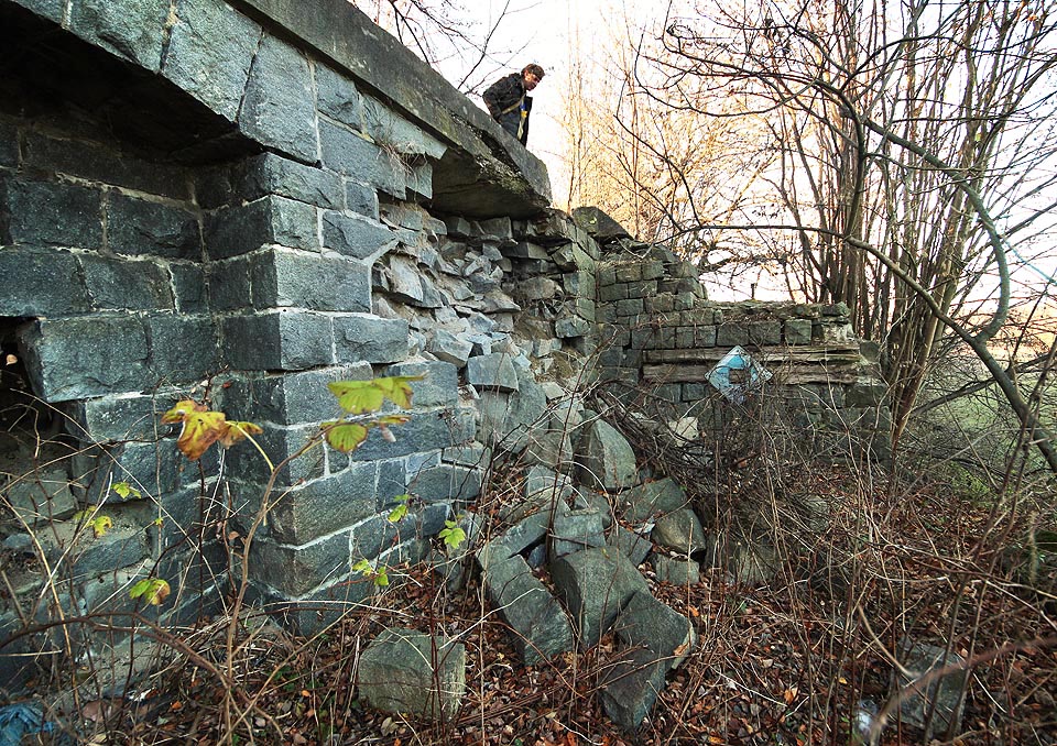 Ještě než zapadlo slunce, vydali jsme se se Strejdou Vláčkem po stopách <a href="/Tema/Úzkokolejka Hlinsko - kamenolom">zaniklé úzkokolejky do kamenolomu</a>.