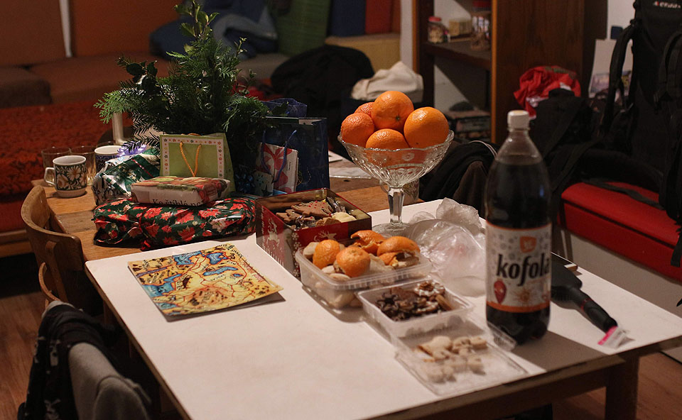Štědrovečerní tabule byla voňavá a sladká. A nakonec i dárků bylo pod naším ministromečkem od Stáni požehnaně. Tak všechno nejlepší!