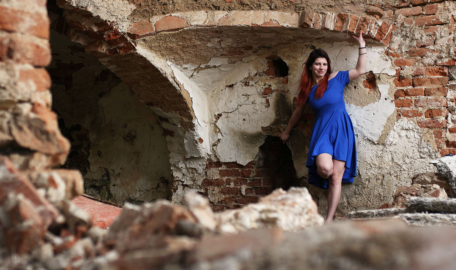 Prvním návštěvníkem vánoční Muny se stala Alča, která v Polsku zapózovala pro několik slušivých snímků v modrých šatech.