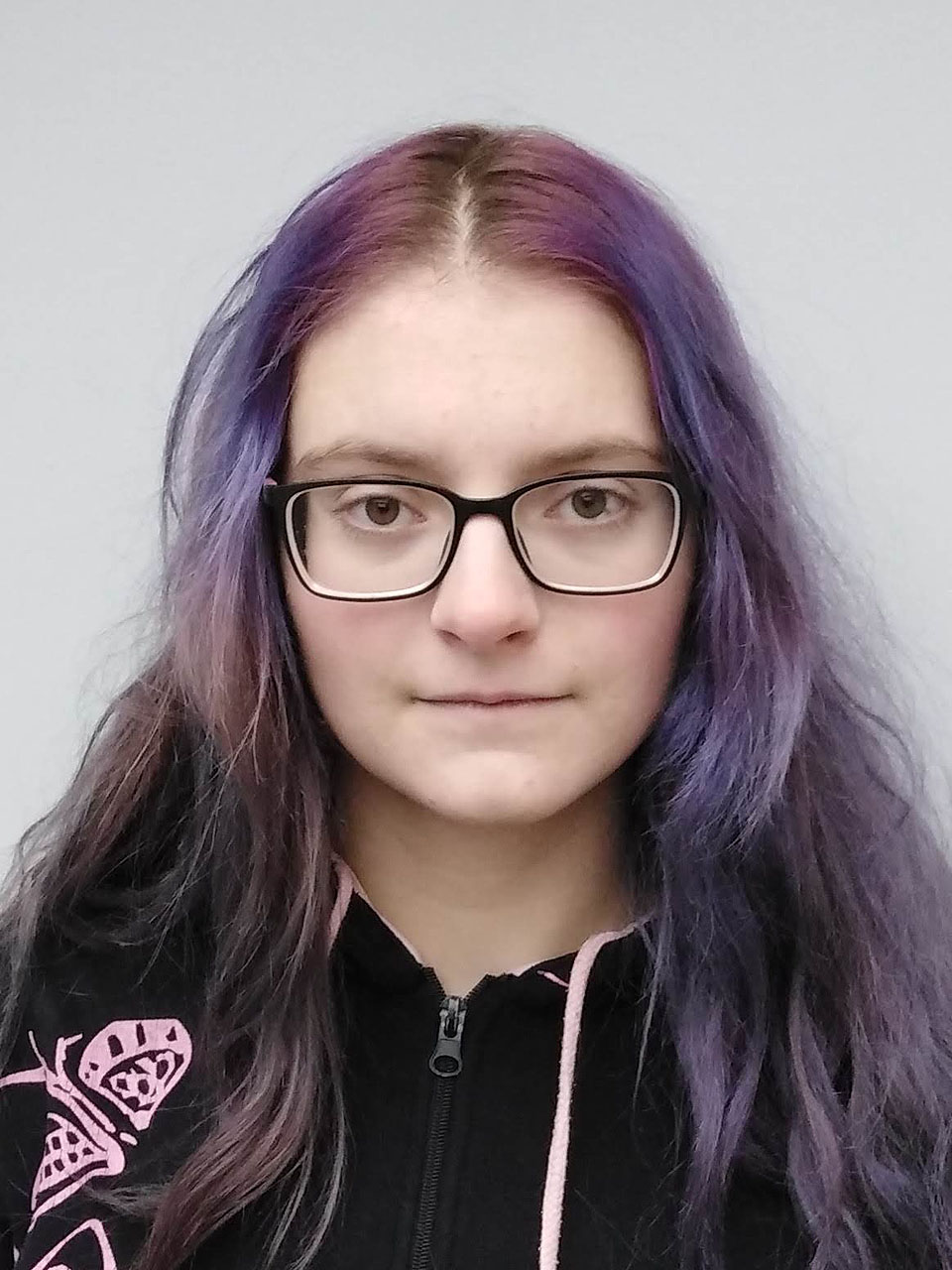 Fotka Nancy do náhradního pasu, kterou jsem jí musel udělat mobilem v podzemním nákupním centru na Chreščatyku. Díky automatu na tisk fotek z Instagramu jsme ji mohli okamžitě držet v ruce!