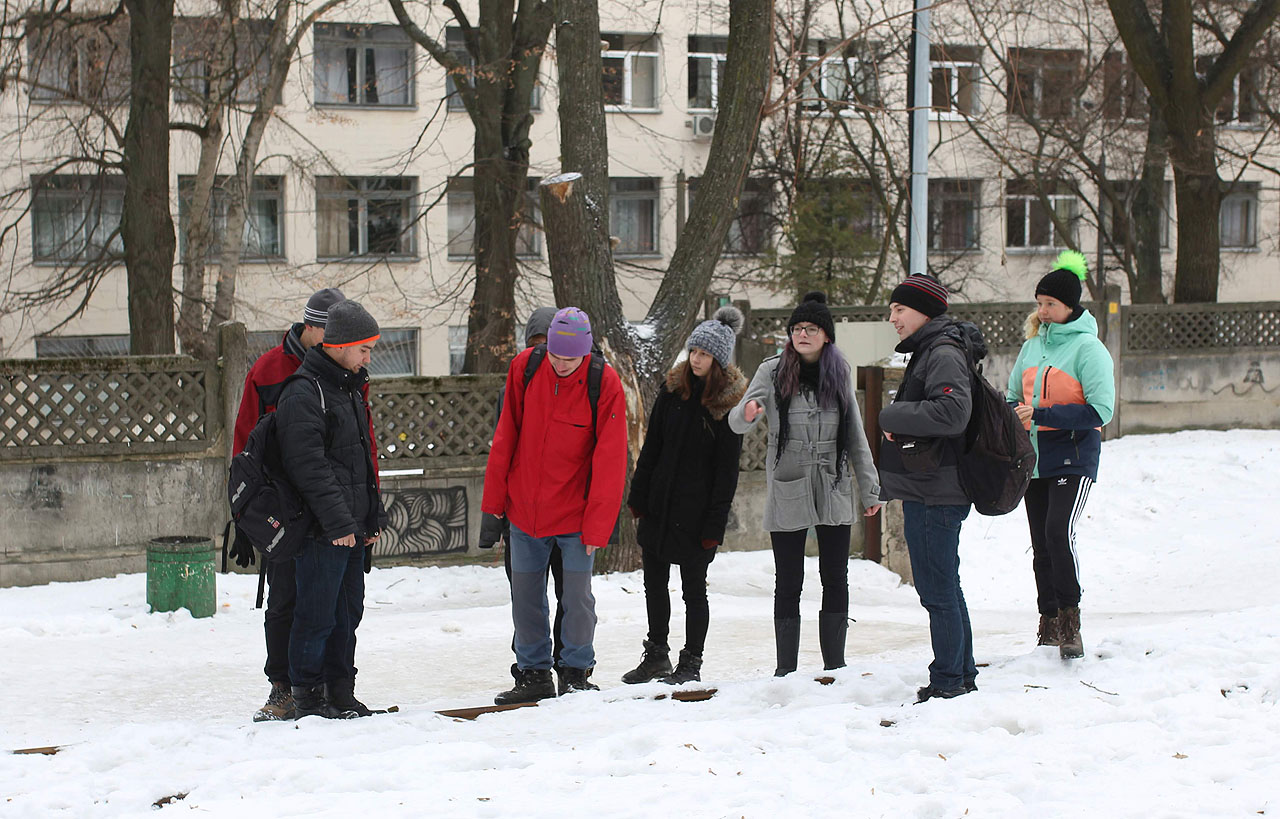 Kamarád Dmytro Turcev nás provádí po kolejích Kijevské pionýrské železnice. Ta je v zimě mimo provoz.