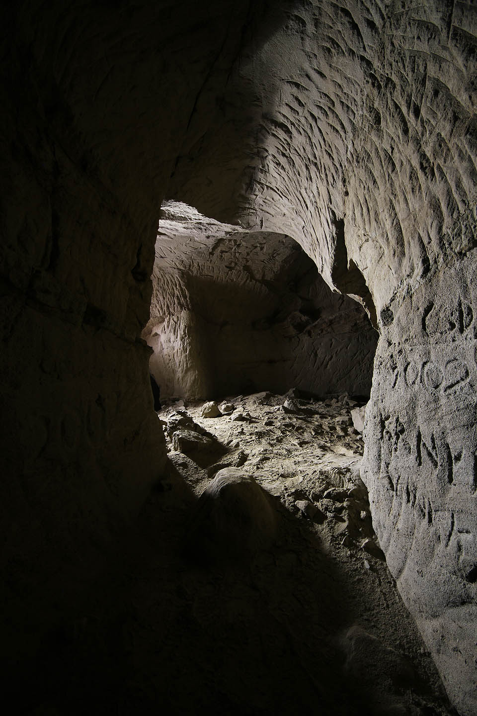 Nečekaným překvapením pro nás byl náhodný objev sousedního podzemního systému. Postupně nám do sebe všechno zapadá - zdá se, že jsme jedni z prvních, kdo rozluštil záhadu dvojího podzemí.