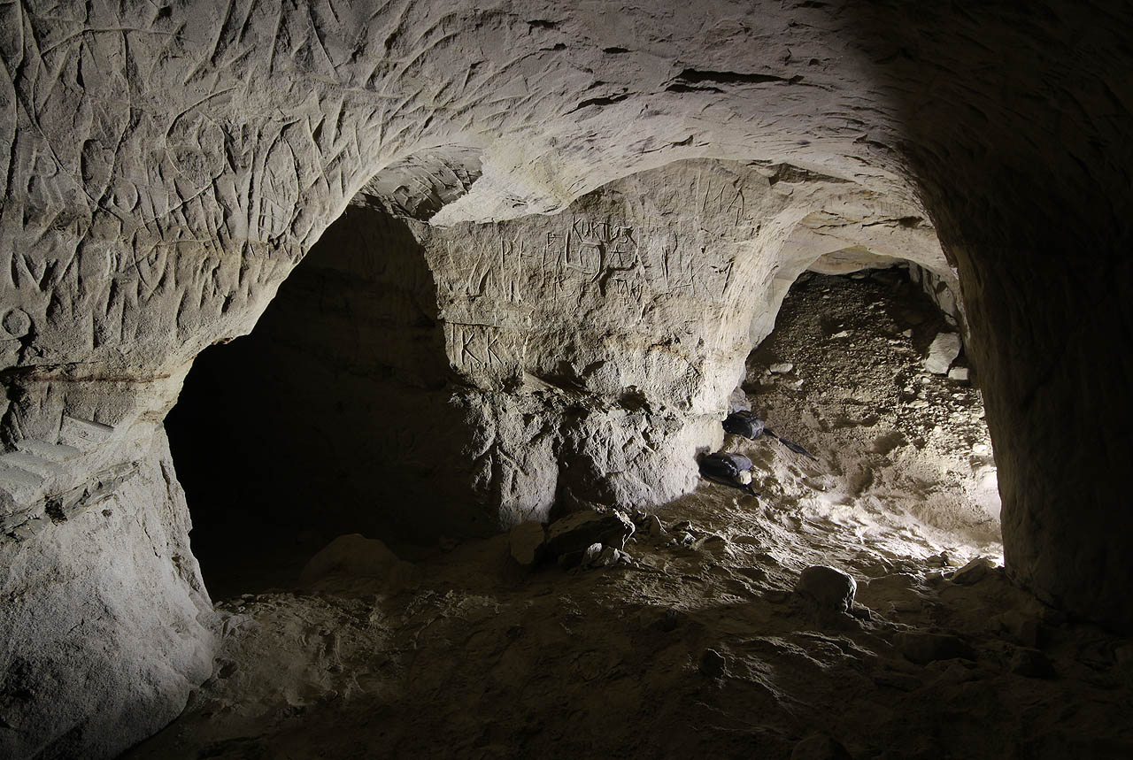 Chodby jsou docela jiné - každý z předchozích oprůzkumníků však objevil jiné podzemí - a proto se navzájem nemohli shodnout na stáří a původu štol. Teď je nám to jasné.