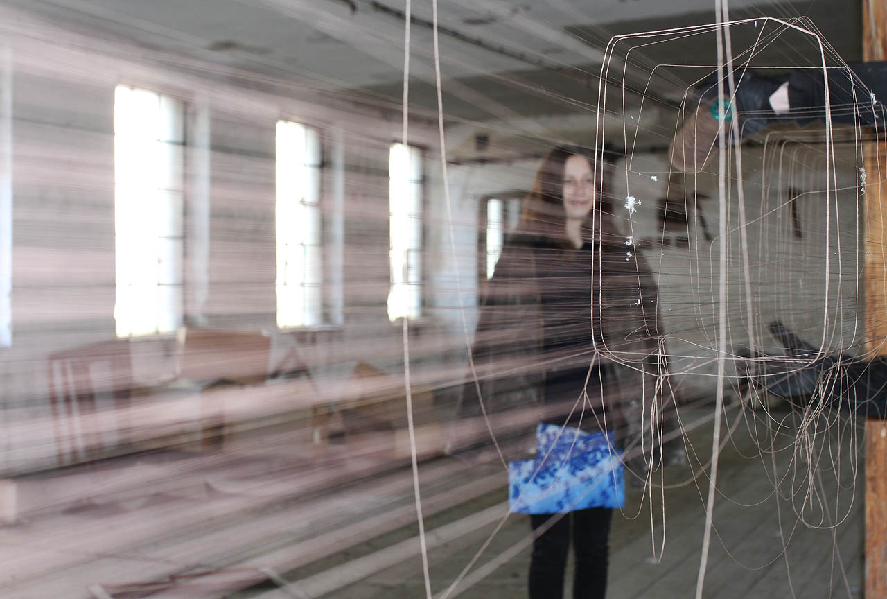 Zatímco se Doubi ohřívala v kožené bundě, zbyla mně troška času i na avantgardnější fotky.