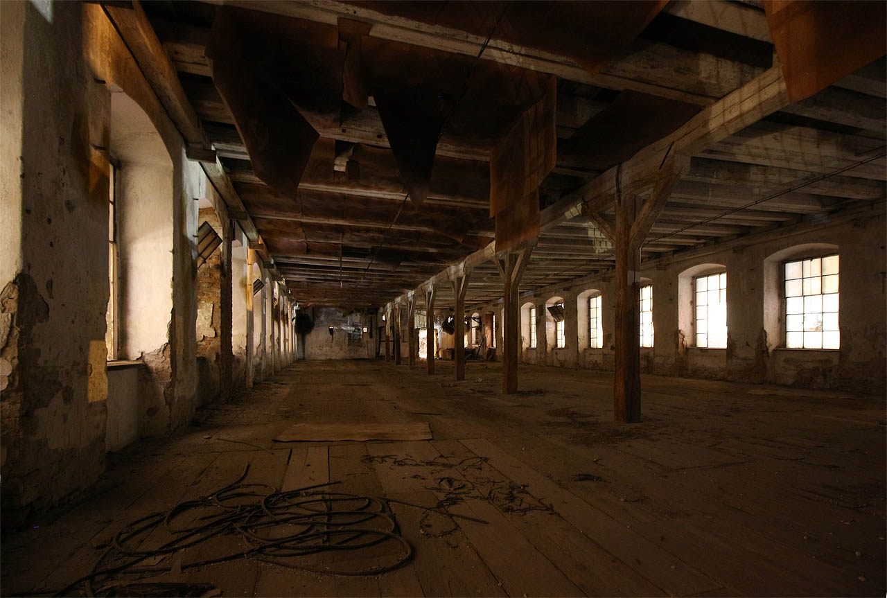 …abychom se už před šestou hodinou ranní vypravili na dobrodružnou a nebezpečnou cestu po kolejích, přez zídky a ploty společně s ¥em do Wengrafovy mykárny.