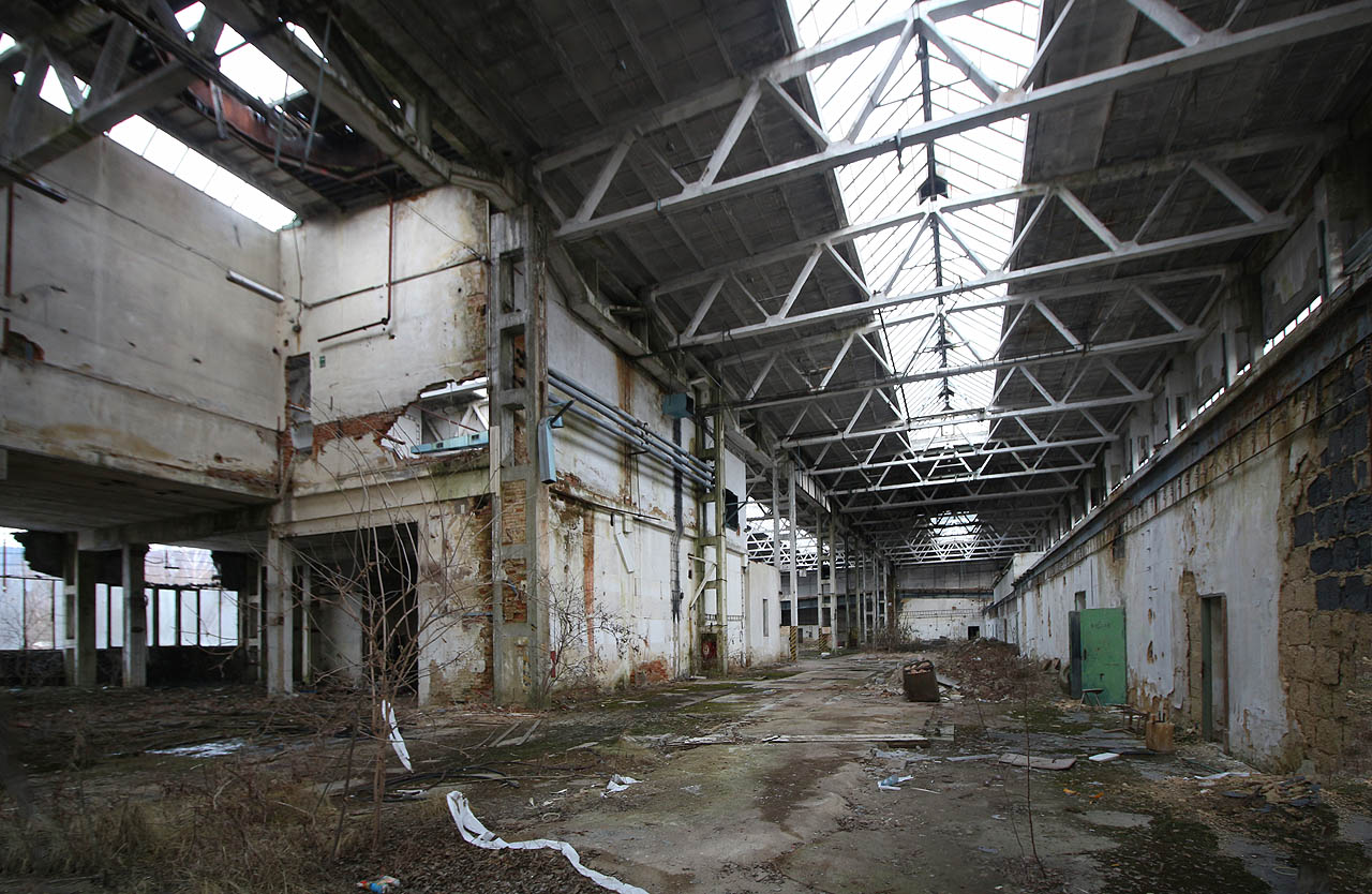 Moderní tovární haly z 80. let 20. století jsou ve stavu natolik špatném, že tady už nepomůže nic jiného než demolice. Částečně už se dí ve Vrbě dokonce pustili.