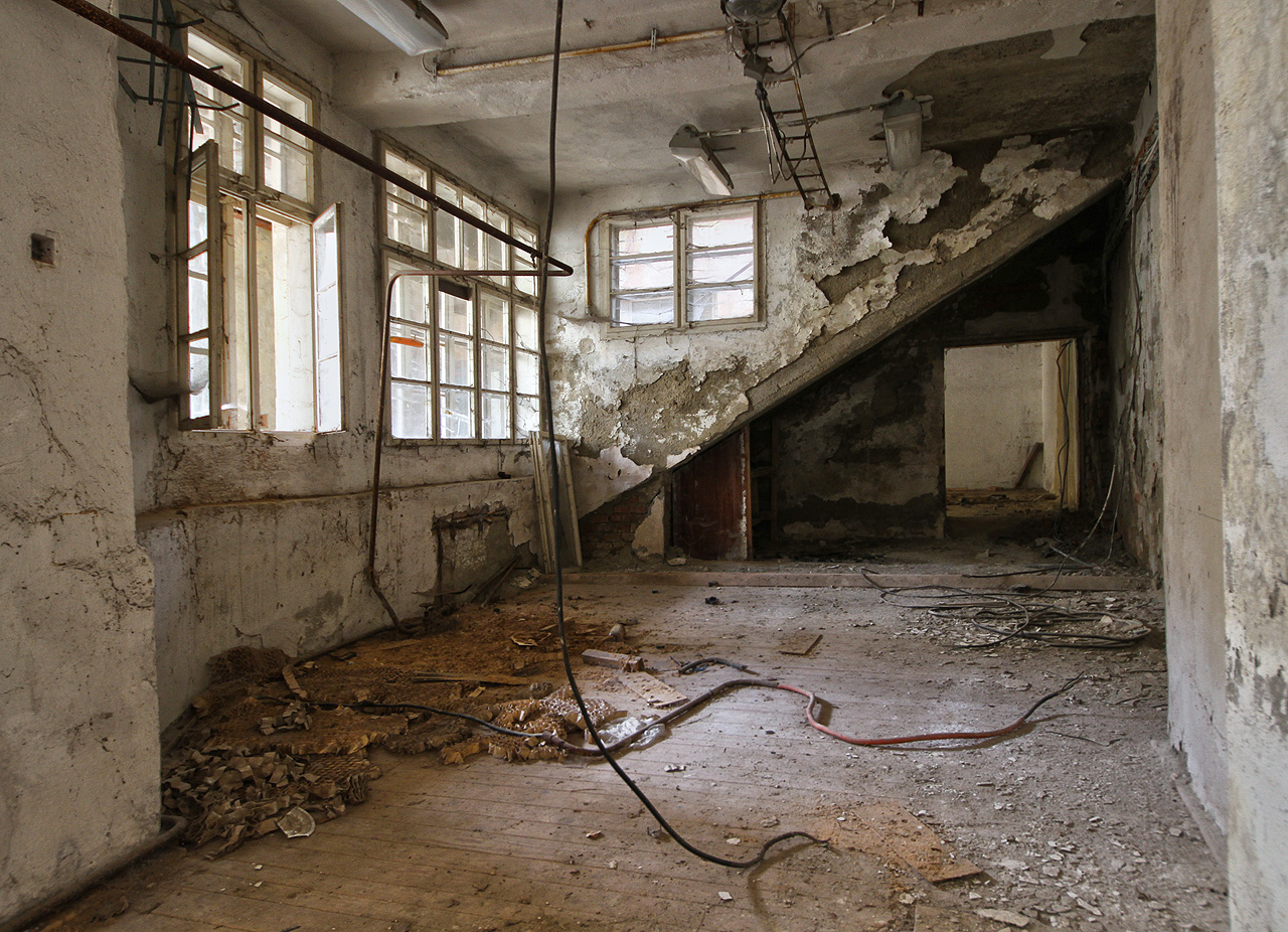 Není divu, malebně chátrající interiéry je záhodno si pořádně prohlédnout.