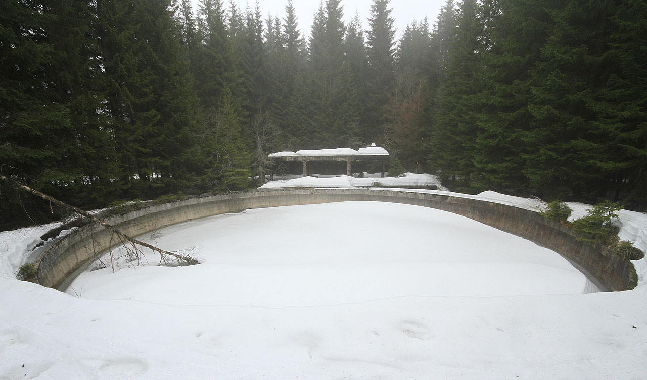 Zasněžená nádraž na promývání rudy.