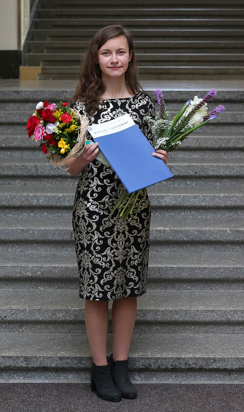 A ještě jedna fotka s diplomem a zaslouženě hrdým pohledem.