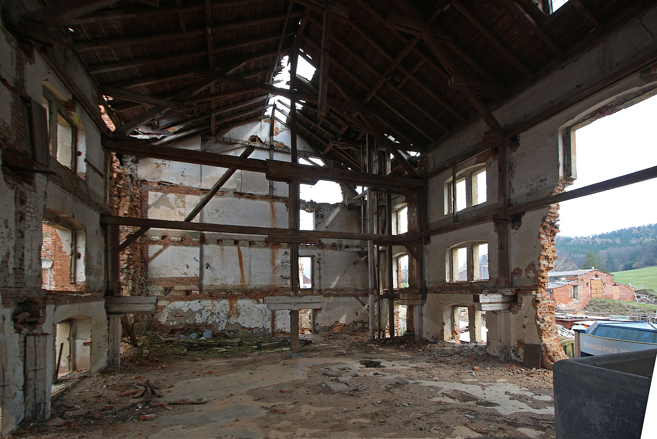 Z varny pivovaru dnes vedou víceméně panoramatická okna do okolní krajiny.