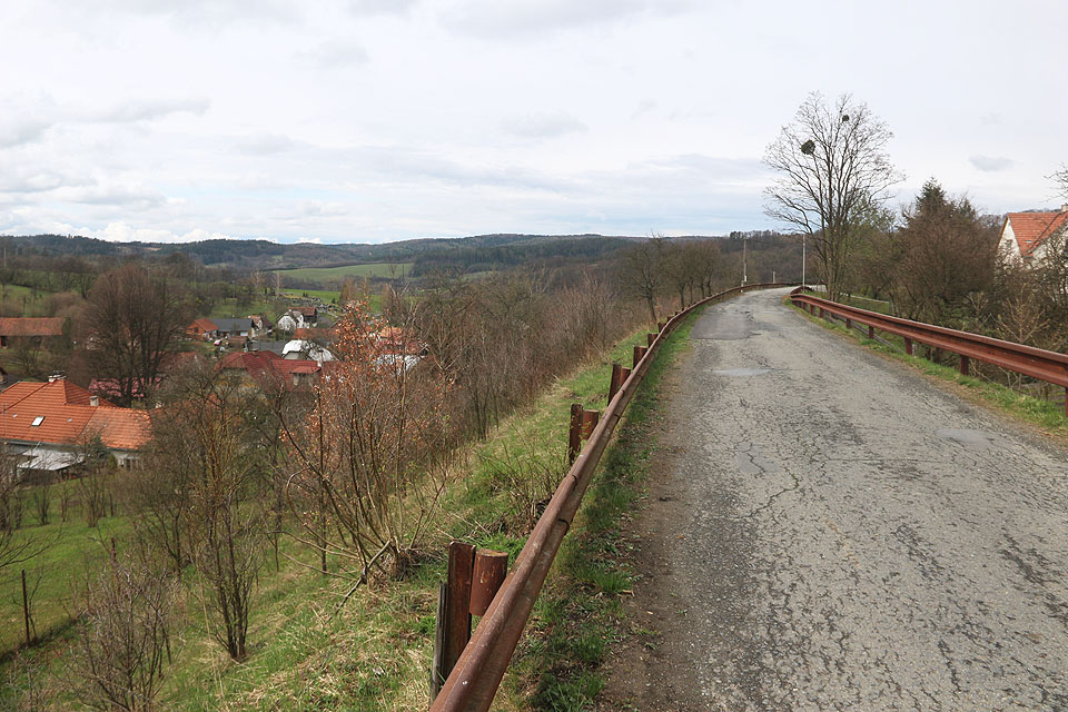 Jak krásný by byl výhled na valašské dědiny z okna projíždějícího vlaku!