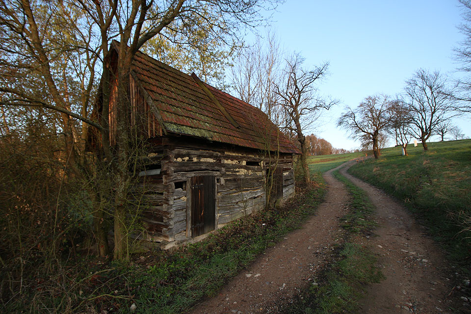 Noční deště jsme v suchu přečkali v útulném chlívku na okraji <a href="/Tema/Horní Lhota (ORP Luhačovice)">Horní Lhoty</a>.