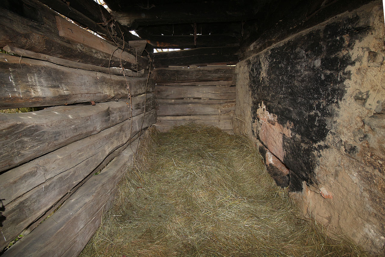Doslova jako Ježíšek na seně. Na střechu bubnoval déšť a uvnitř bylo krásně sucho a teplo.