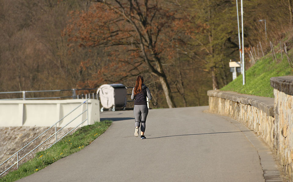 A o něco méně zamlžené o něco méně ranní výhledy na oblé tvary v Luhačovicích.