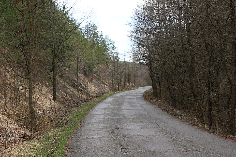 Při průchodu elegantním zářezem na okraji Ubla přemýšlíme, proč jsou názvy místních vesnic podobné těm na <a href="/Tema/Zakarpatsko">Zakarpatí</a>. Ublo nám připomíná Ubľu a Jasenná Jasiňu.