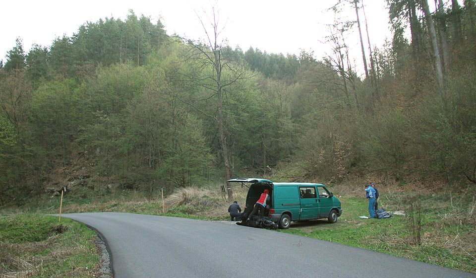 První noc jsme strávili na slovensku v údolí Bzovského potoka pod Dolnou Bzovou.