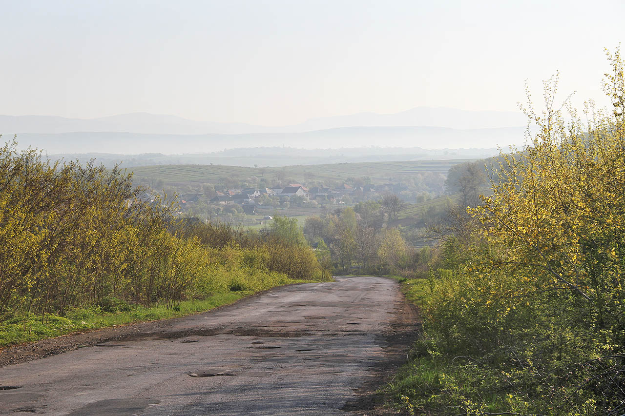 Odměnou za časné vstávání nám byl pohled na čtyři obzory za sebou. Prostě typická zakarpatská jarní romantika.