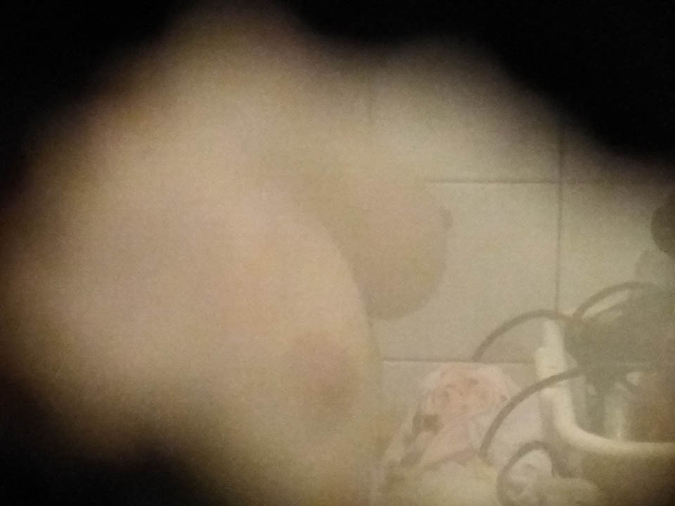 na začátku června byla koupelna hotová a mohl jsem pozvat modelku na její otestování - aneb pocta Miroslavu Tichému. 