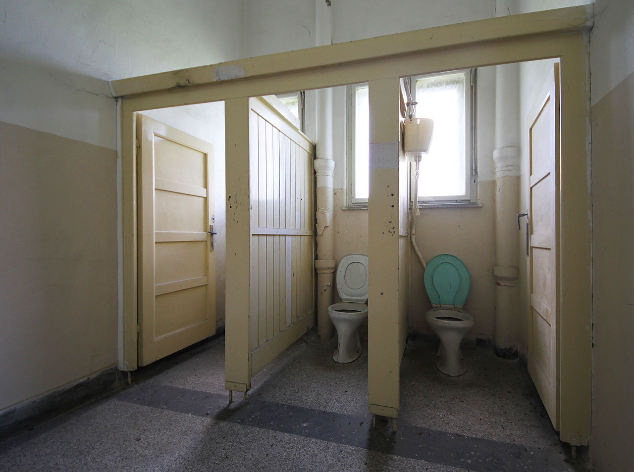 Záchody sice nejsou podle nejnovější módy, ale na použitelnosti nijak netratí.