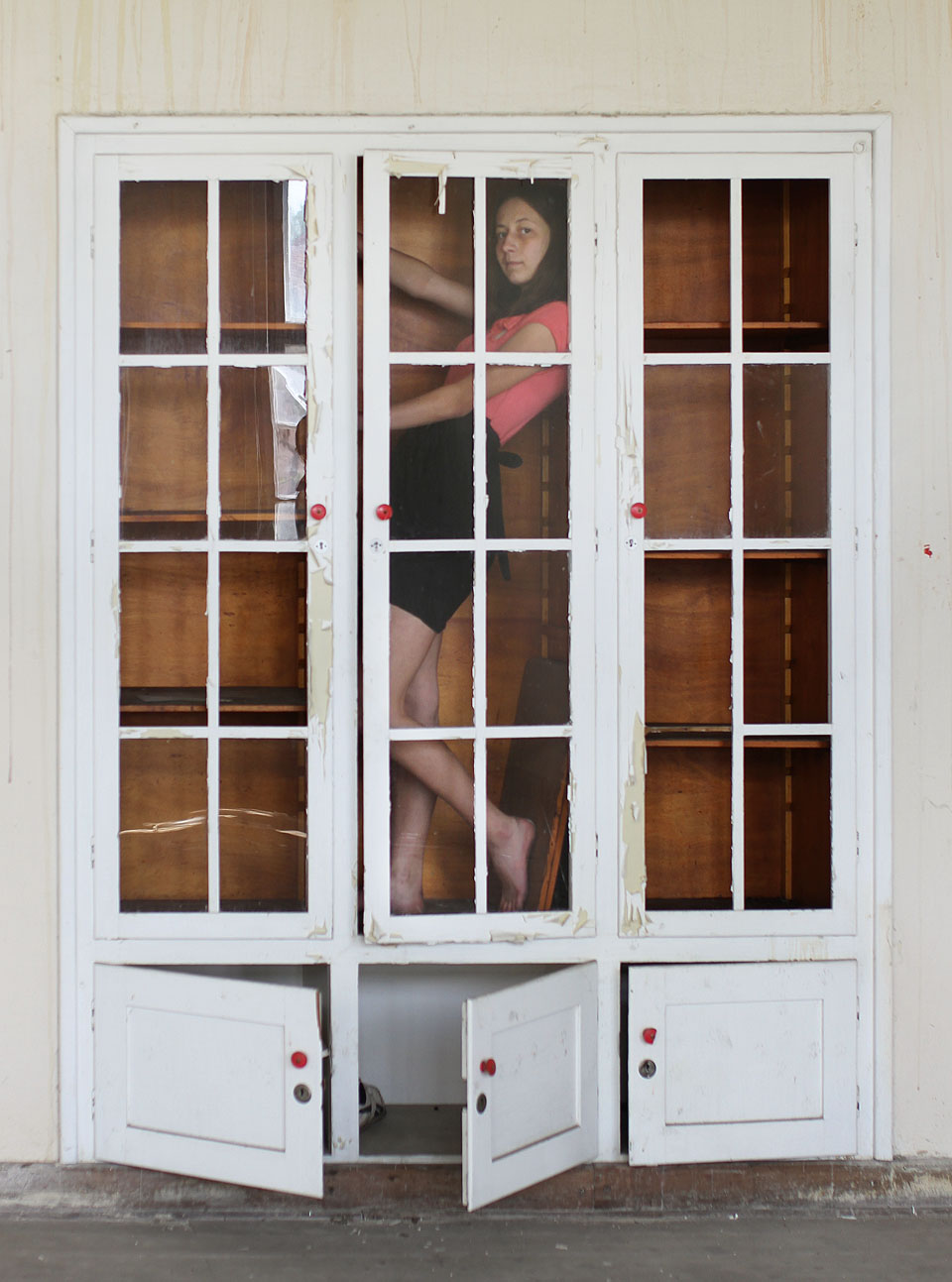 Prázdné skříně na učební pomůcky.