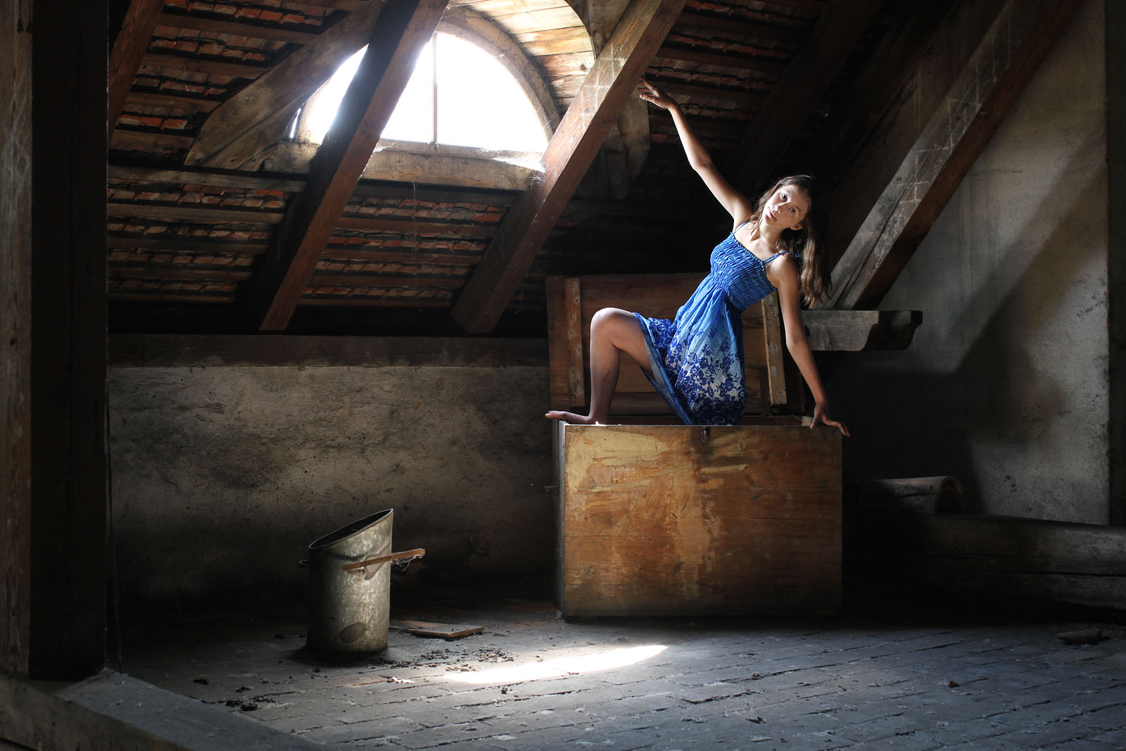 Umí taky vylézt z truhly ven!