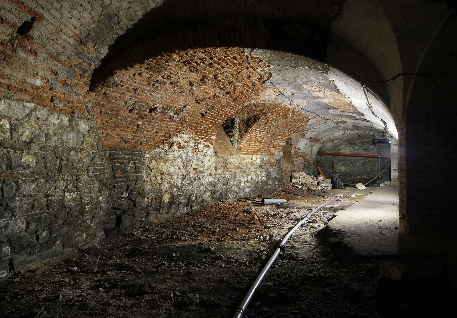Barokní sklepy pod Starým Městem. Oáza klidu v přeplněné metropoli.