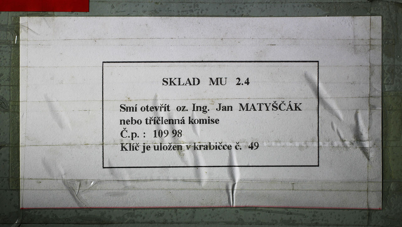 Do skladu MU 2.4 jsme se nedostali - pan inženýr je nedostupný a tříčlennou komisi jsme taky nesehnali (o krabičce č. 49 nemluvě).