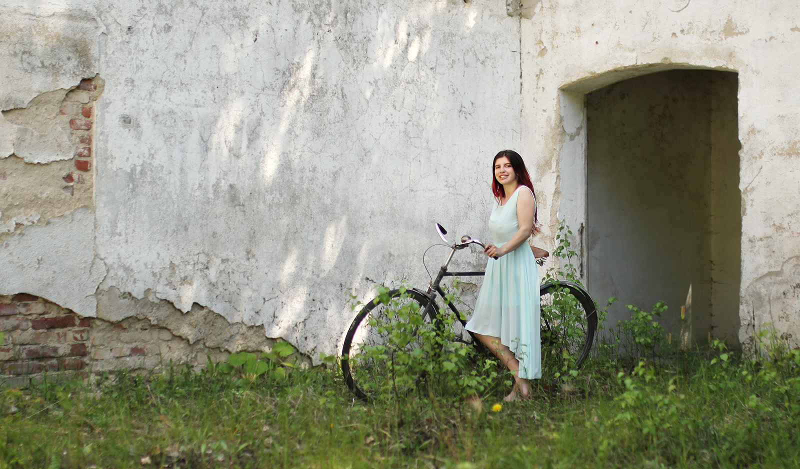 Příjemně bylo jedině ve stínu. Třeba i se starobylým kolem od paní Zelené.