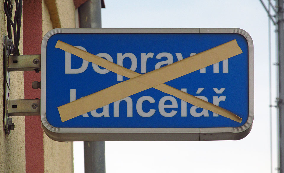 Dopravní kancelář byla zrušena a není tu už ani „dřevěný pan přednosta“. Všechno dnes řídí dálkově počítače.