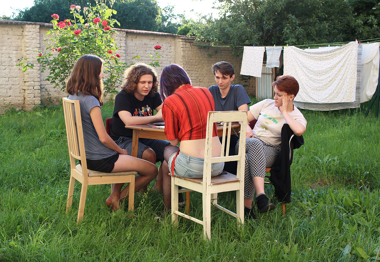 Jednání na zelené louce v židenických dvorcích. Tady vznikal tábor Kašgar.