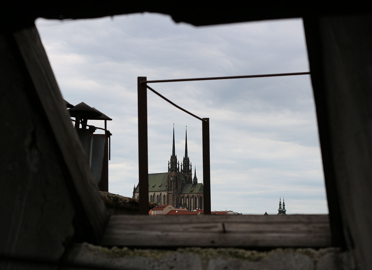 Ze samotné půdy je vidět přímo na Petrov. Jednou zde budou luxusní apartmány.