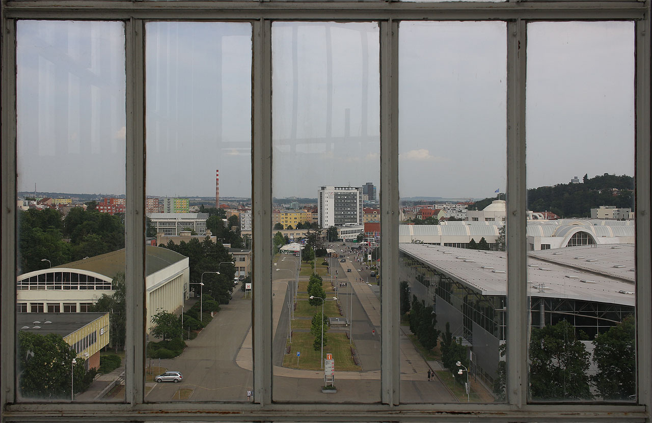 Z věže pavilonu G, postavené v roce 1928, se naskýtá pohled prakticky na celý rozsáhlý areál výstaviště.