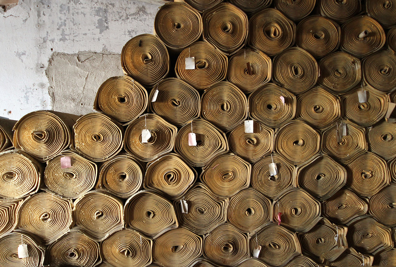 Molitan je obchodní název pro měkčenou polyuretanovou pěnu. Vyrábět se začal už roku 1954, v Československu o deset let později.