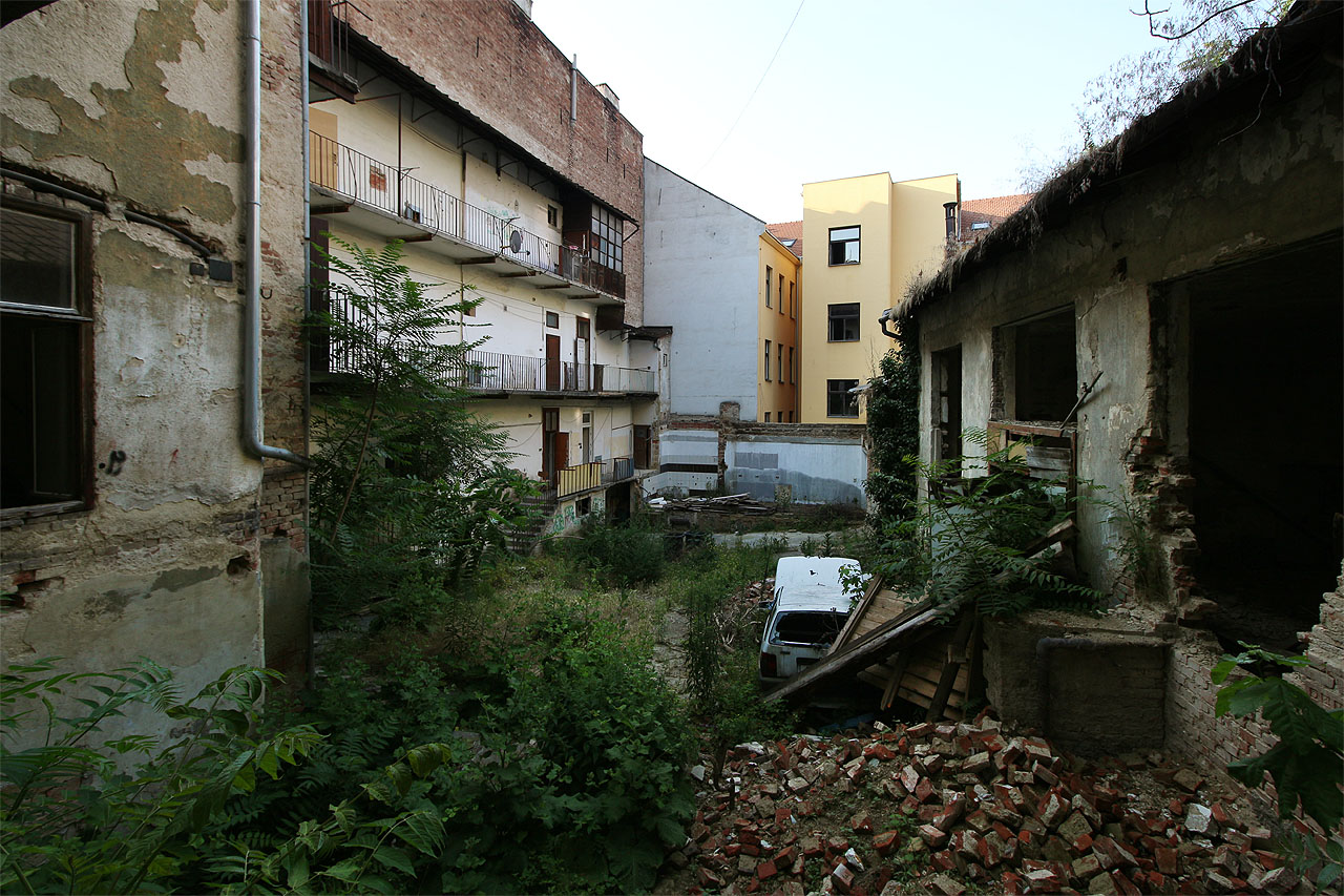 Přespání na pavlači