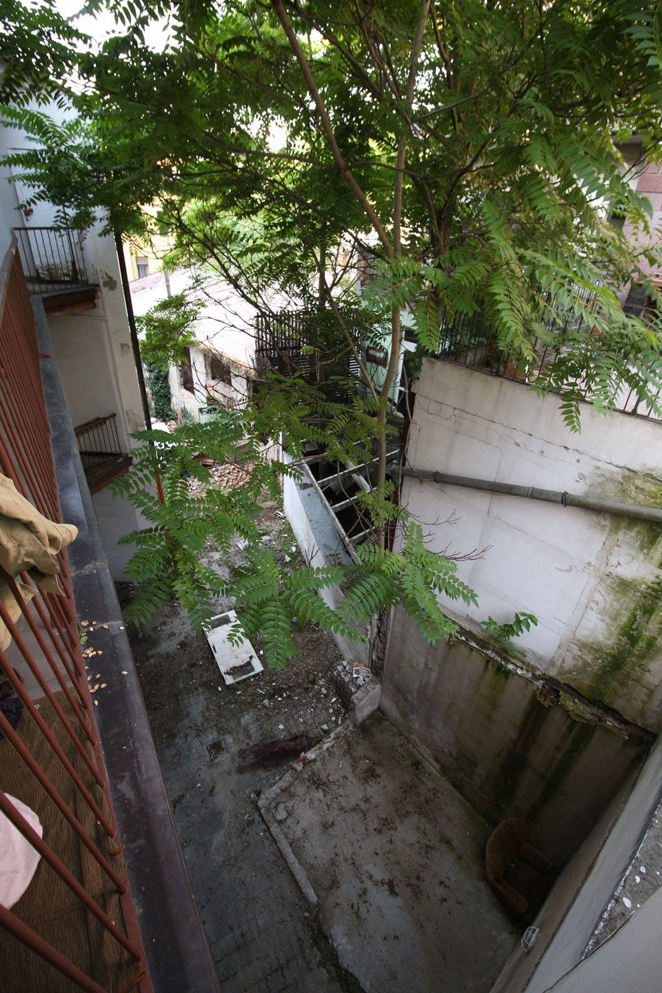 Prostředí dvorků v takzvaných Dolních uličkách je nenapodobitelné. Žel místní unikátní zástavbu pomalu ale jistě ohlodávají nenasytné ambice developerů.