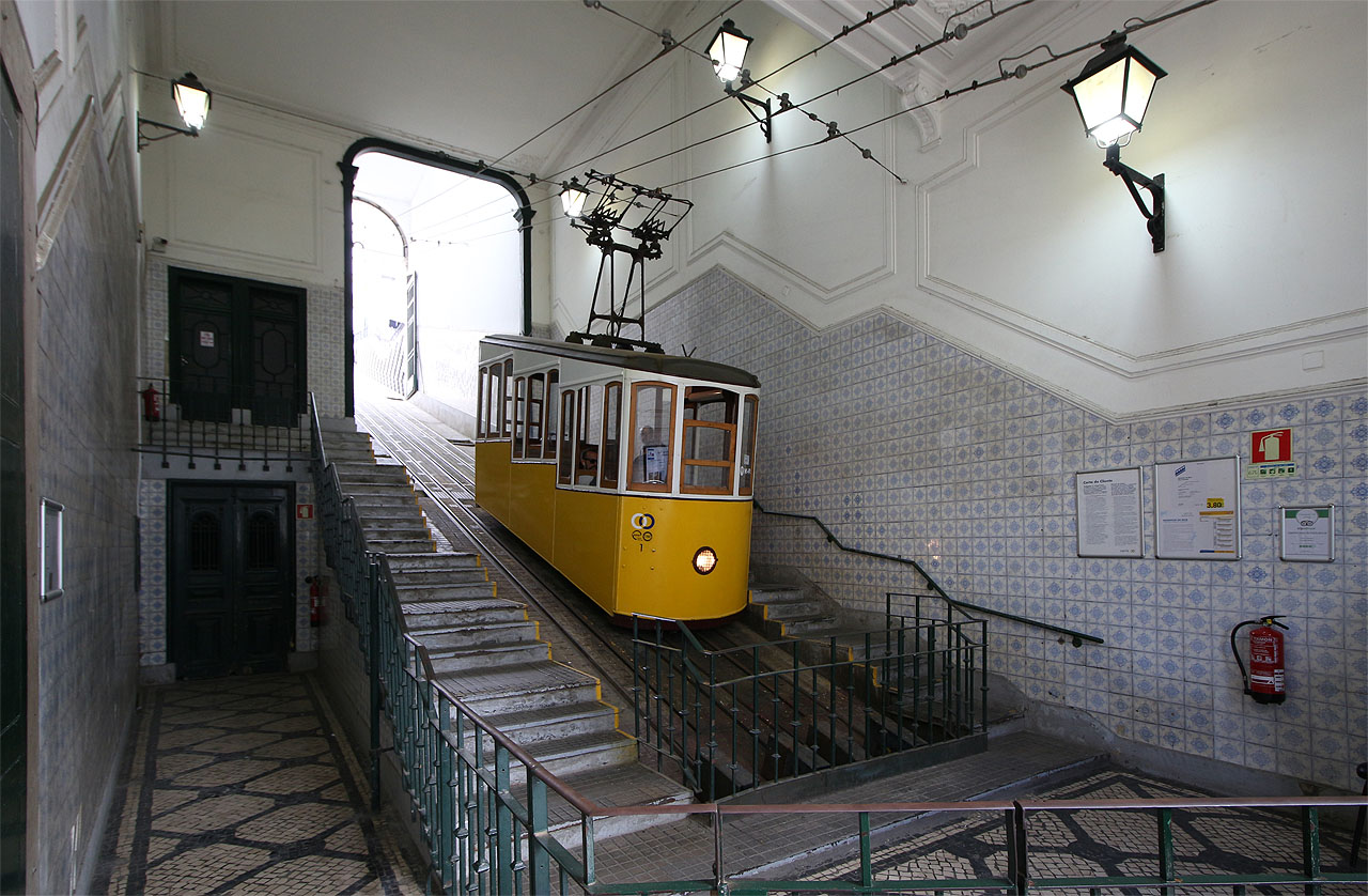 Dolní stanice lanovky Ascensor da Bica.