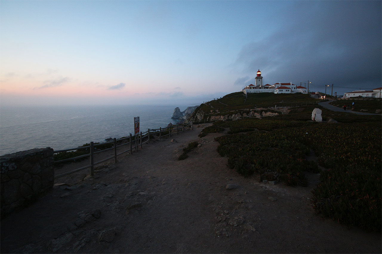 Těsně před západem slunce přijíždíme k nejzápadnějímu bodu pevninské Evropy - jednoduše západ na západě.