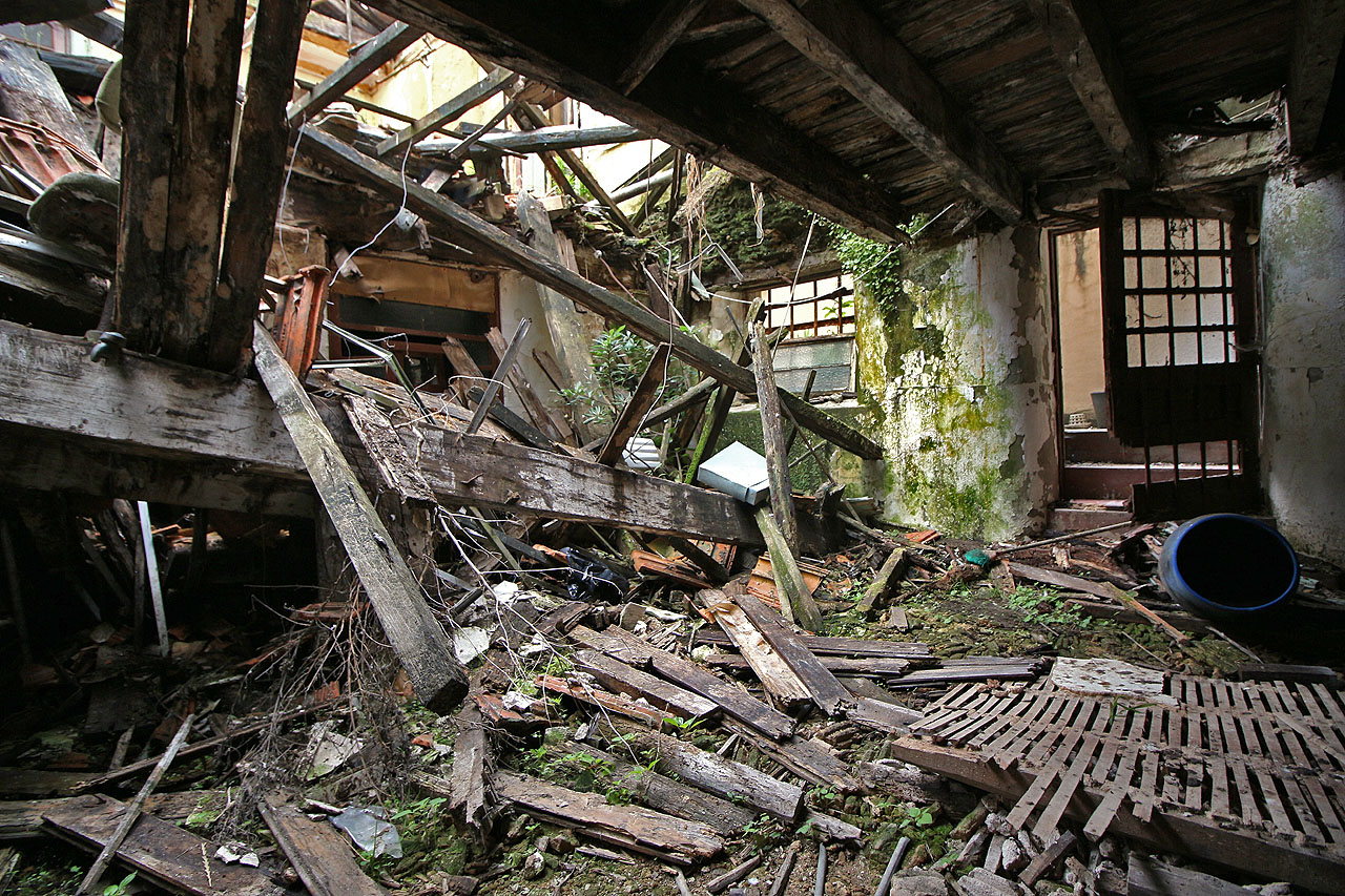 Je ale cosi shnilého v domě portugalském.