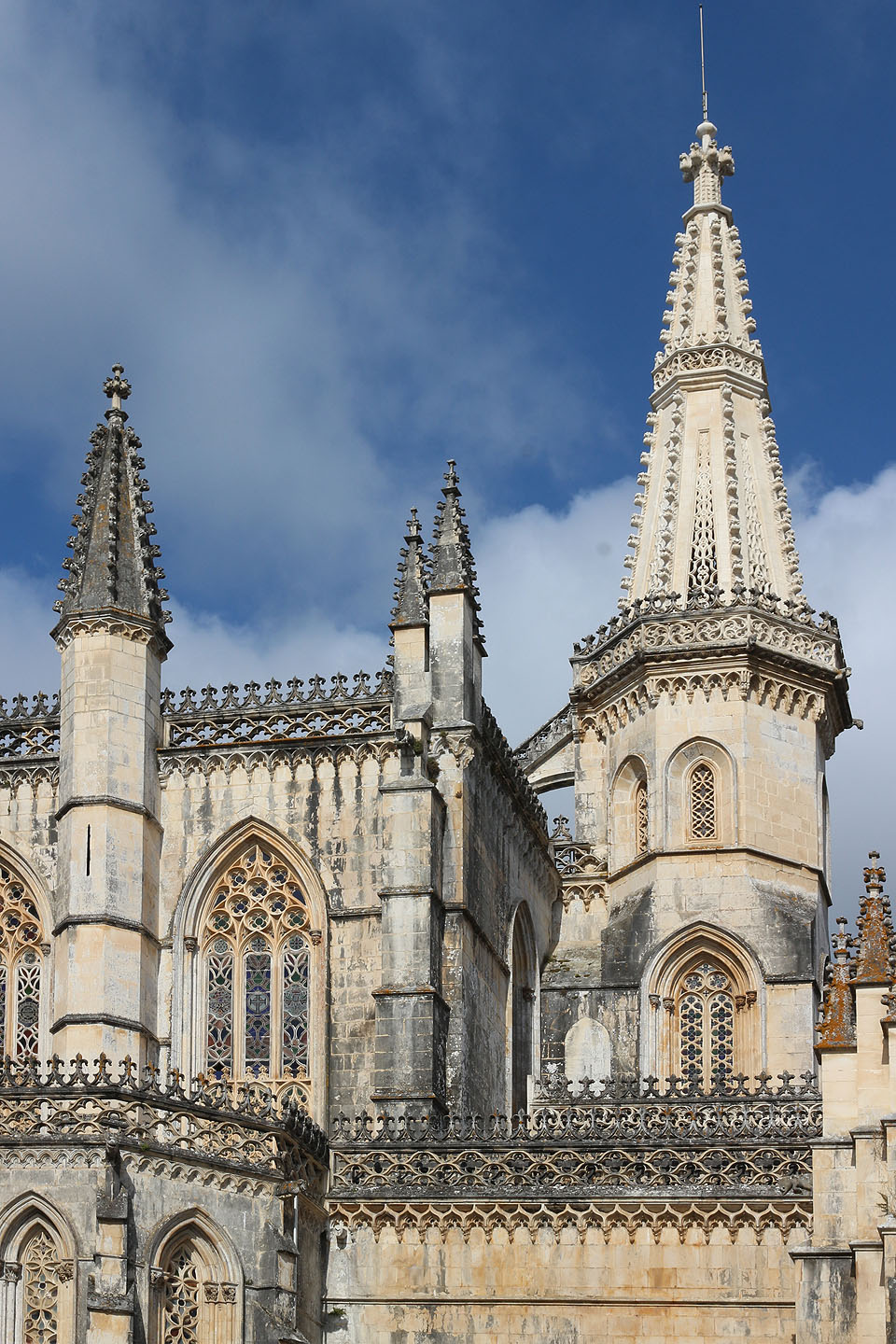 Za dobu stavby se na katedrále vystřídaly všechny formy portugalské gotiky.