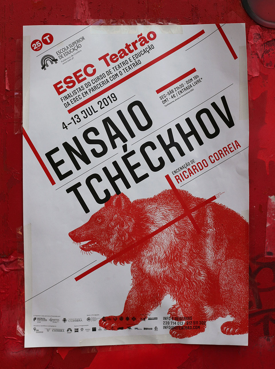 Pravopis nejrůznějších evropských národů mě nepřestává fascinovat. Tak třeba Čechov se portugalsky píše Tchéckhov (estonsky Tšehhov, lucembursky Tschechow, kurdsky Çexov a rusky samozřejmě Чехов).